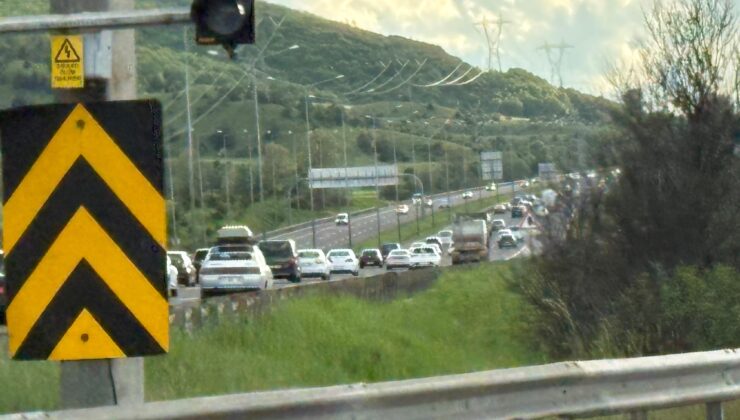 BAYRAM TATİLİ DÖNÜŞLERİ ERKEN BAŞLADI, TRAFİK FELÇ OLDU