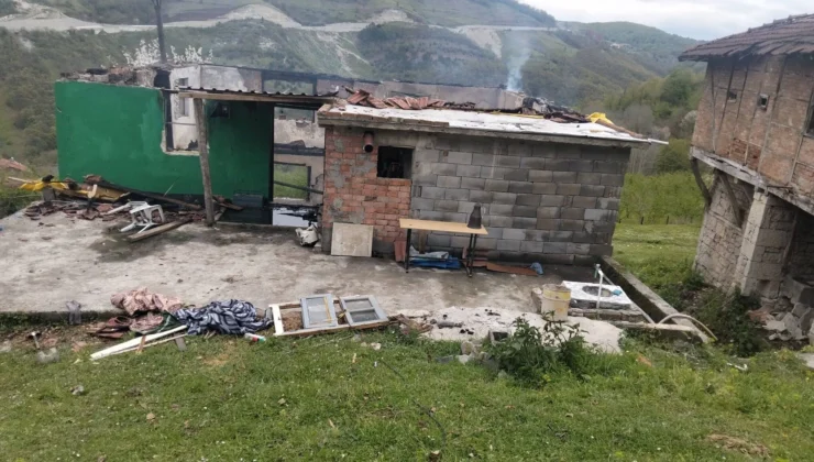 YAŞLI ÇİFTİN EVİ KULLANILAMAZ HALE GELDİ!