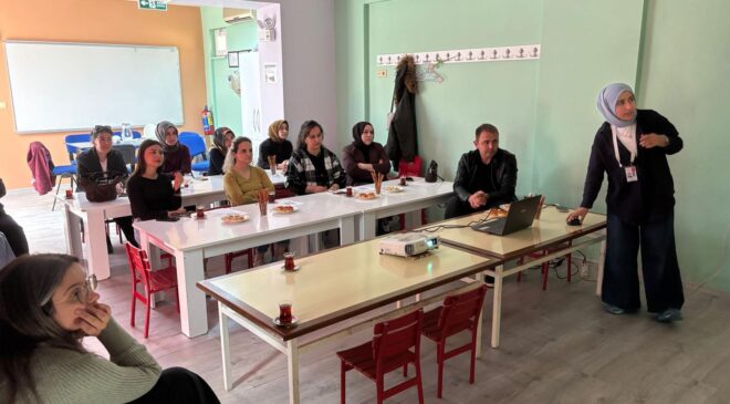 BELEDİYE KREŞİ’N DEN VELİLERE ÖZEL EĞİTİM