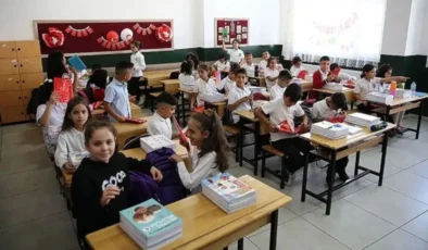 MEB’DEN 81 İLE GENELGE: OKULA ÖNLÜKLE GİDİLECEK