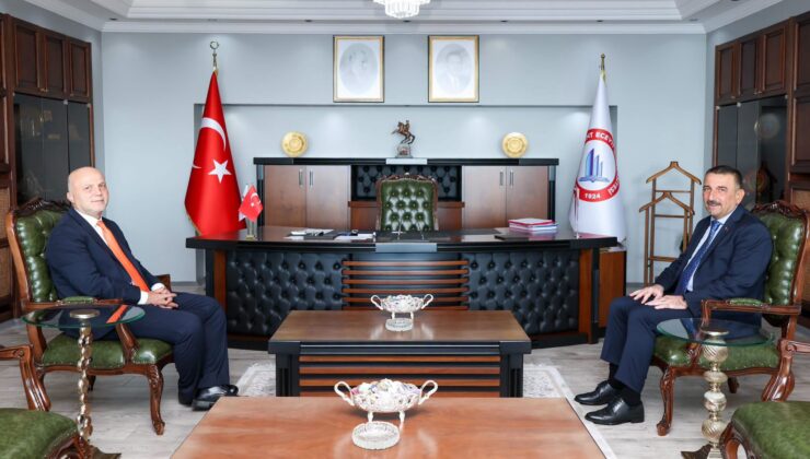 VALİ HACIBEKTAŞOĞLU’NDAN REKTÖR ULUSOY’A HAYIRLI OLSUN ZİYARETİ